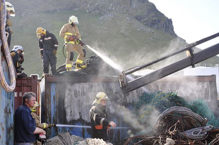 Slökkvilið Vestmannaeyja slökkti eldinn á Eiðinu í gær.