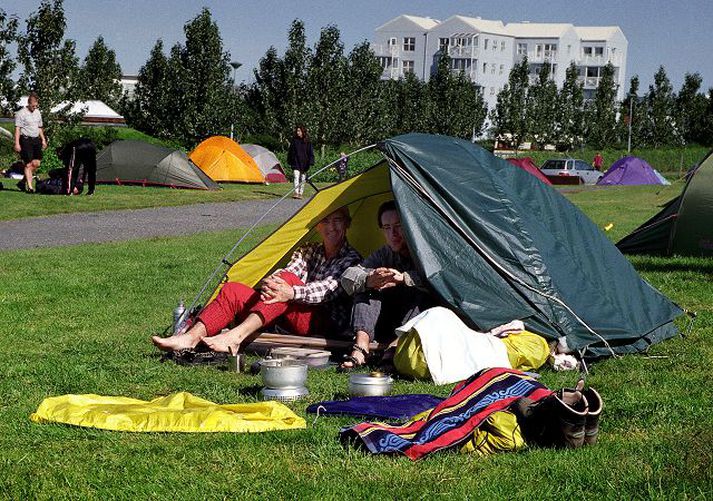 Ferðamenn á tjaldstæði í Laugardal tjald 18 júlí 1999