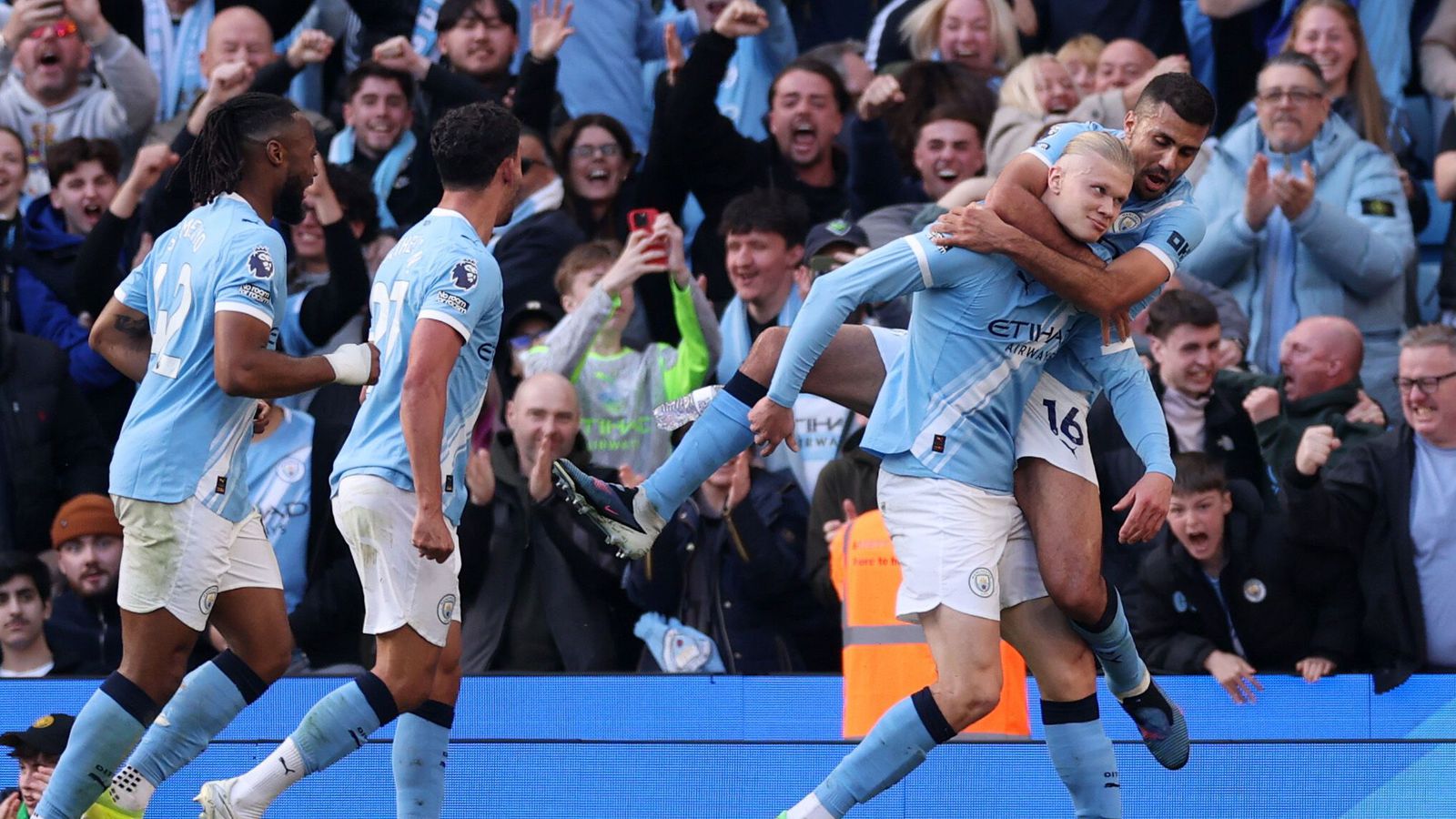 Haaland hetja City og apríl verður enn verri fyrir Arsenal