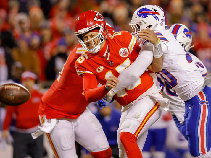 Patrick Mahomes verður í eldlínunni með Kansas City Chiefs í kvöld.