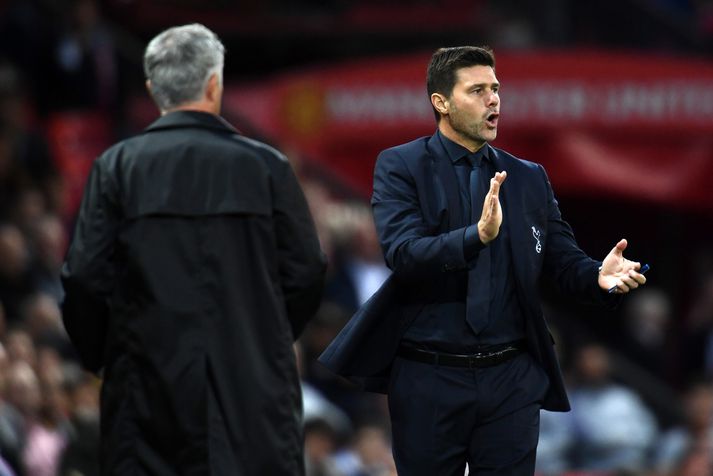 Mauricio Pochettino hvetur sína menn áfram í leik á Old Trafford.