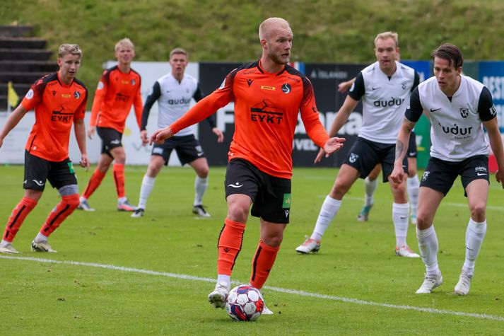 Emil Ásmundsson kom inn í Fylkisliðið og var fljótur að minna á sig.