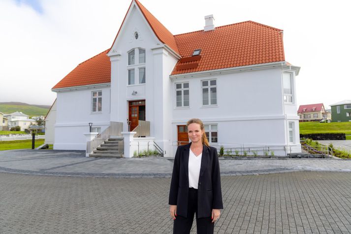 Íris Róbertsdóttir, bæjarstjóri Vestmannaeyja, hefur ítrekað þá ósk sína að staða sýslumanns í Vestmannaeyjum verði auglýst.