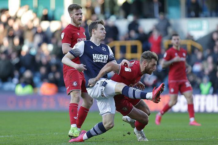 Jón Daði í leik með Millwall