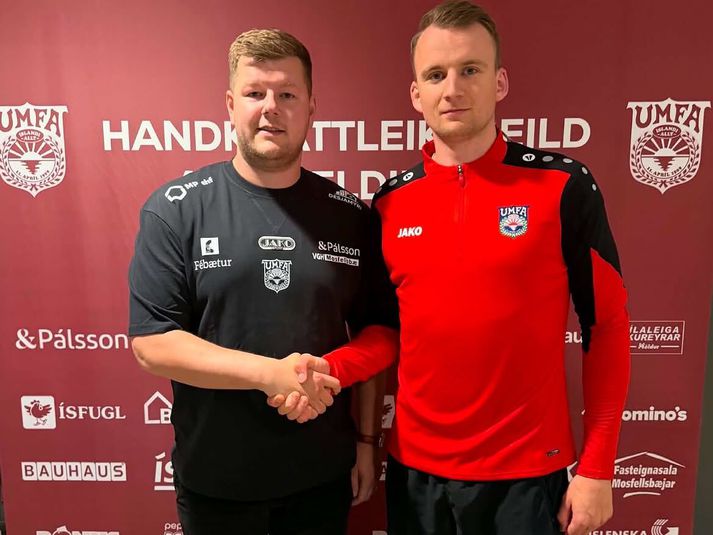 Afturelding tilkynnti um nýjan samning við fyrirliðann Árna Braga Eyjólfsson fyrir leik í kvöld en hann fékk bara að spila fyrri hálfleik því svo varð rafmagnslaust.