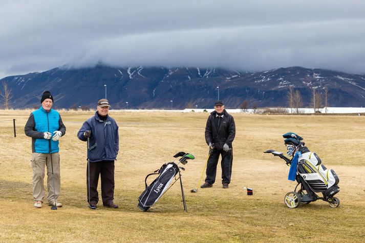 Á Korpuvelli. Þessi heldri kylfingar þurfa ekki að óttast að Steingrímur Gautur og hans Stullar rífi af þeim rástímana.