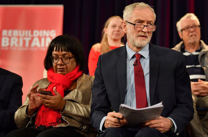 Jeremy Corbyn á fundi í Hastings í gær.