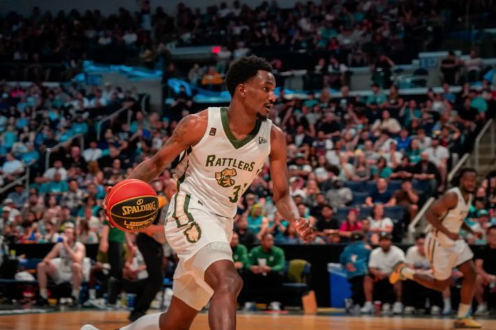 Jamir í leik með Saskatchewan Rattlers áður en hann hélt til Saskatoon Mamba