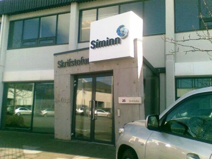 Samkeppniseftirlitið framkvæmir nú húsleit í húsakynnum Símans og Skipta.