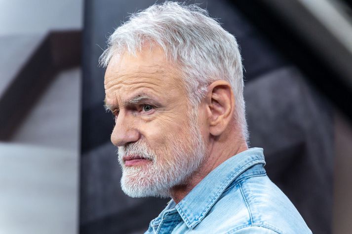 Kári Stefánsson er sáttur við dóminn og erfir málið ekki við Helgu Þórisdóttur forstjóra Persónuverndar. 