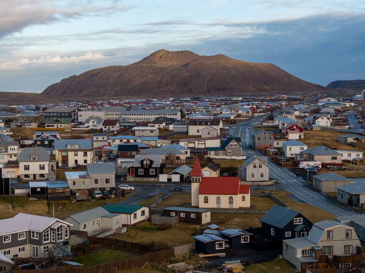 Grindavíkurbær í fyrrakvöld, stuttu áður en bærinn var rýmdur. 