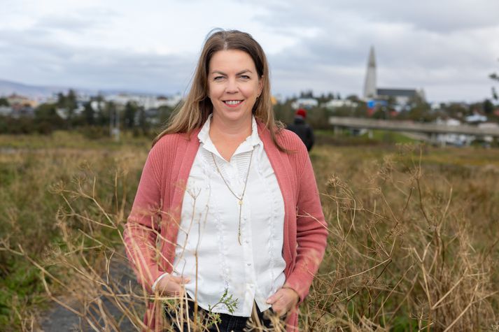 Arna Hauksdóttir, prófessor og forstöðumaður við Miðstöð í lýðheilsuvísindum, Háskóla Íslands og stjórnarkona í Vísindagörðum HÍ, segir mikla gósentíð hafa verið í uppsiglingu í íslensku sjónvarpi þegar hún var unglingur. Allt frá því að Dallas var ljósið í myrkrinu.