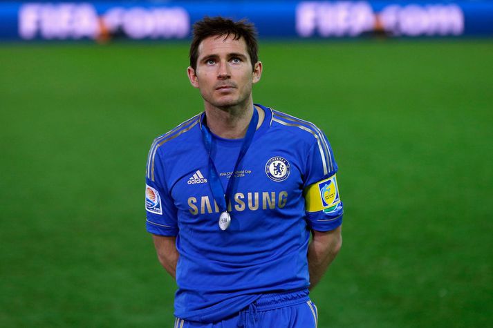 Frank Lampard með silfurverðlaun sín.