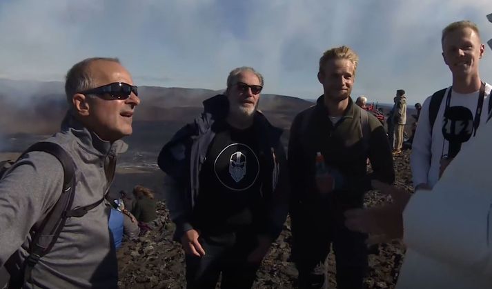 Rolf, Erik, Daniel og Ben slógust í hóp með fjölda Íslendinga og annarra erlendra ferðamanna sem skoðuðu gosið í dag.