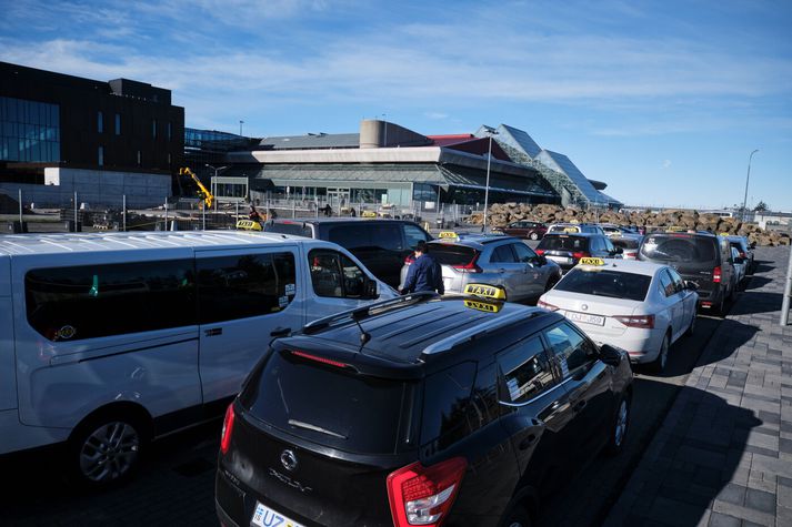 Frá leigubílum við Keflavíkurflugvöll. 