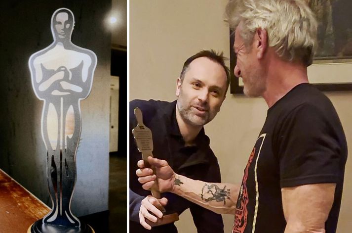 Penn var kampakátur með úkraínska Óskarinn sem hann fékk í vikunni.