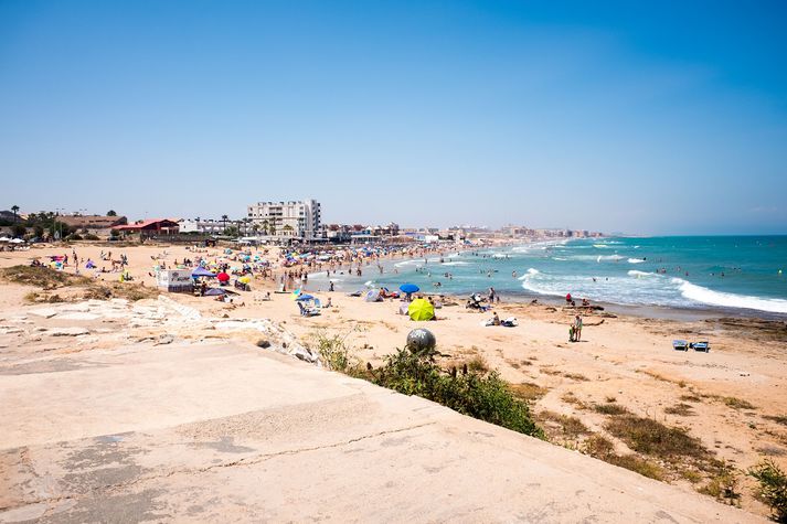 Fólkið er í fríi í Alicante en var fært í einangrun í Torrevieja.