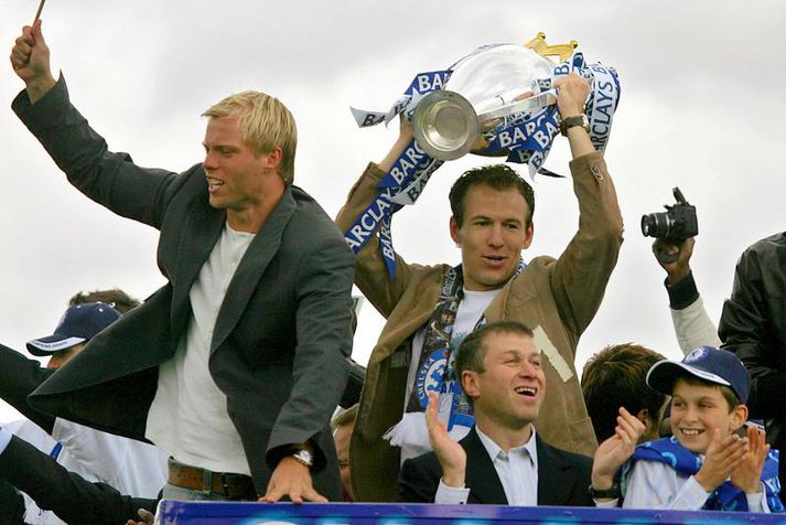Eiður Smári, Arjen Robben og Roman Abramovic fagna Englandsmeistaratitlinum 2005.