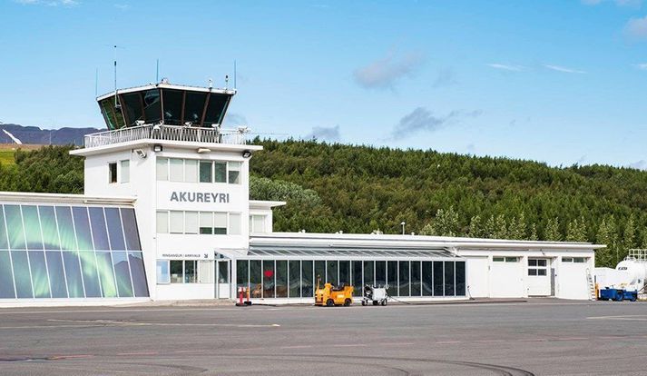 Vélin tók á loft klukkan tuttugu mínútur í sjö í kvöld. 