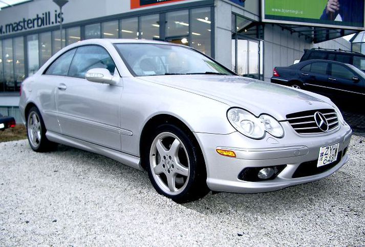 Fullkomnar þjófavarnir komu ekki í veg fyrir að þessum Benz CLK 500 væri stolið aðfaranótt 17. júní. Hans er enn leitað.