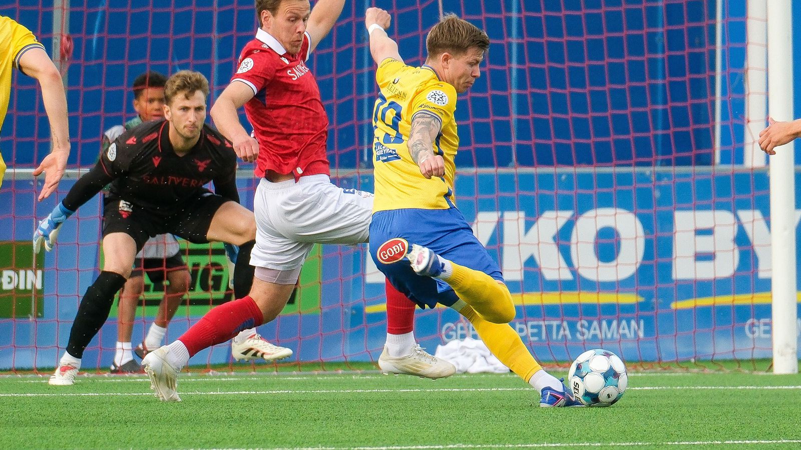 Upp­gjörið: Valur - KA 4-4 | Bæði lið hæfi­lega sátt eftir markasúpu