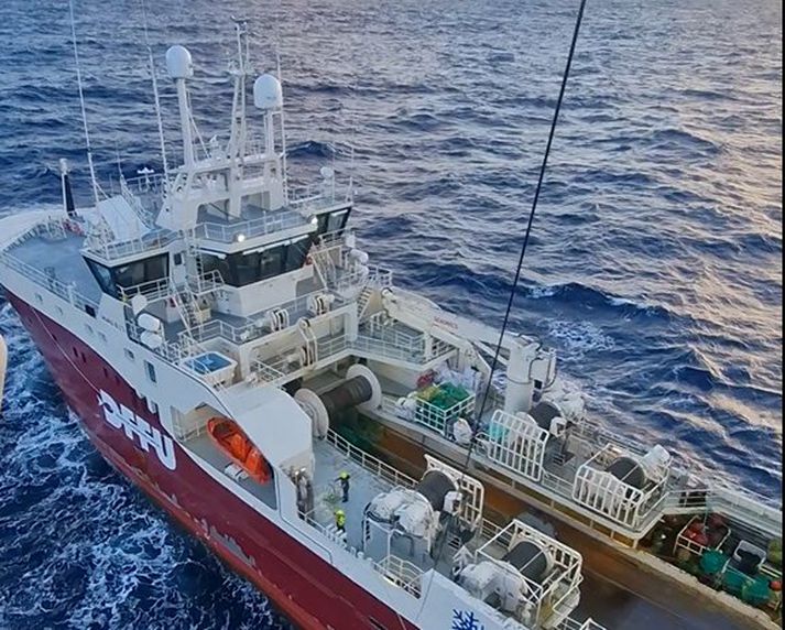 Skipið þegar áhöfn TF-GRO kom að því í dag.