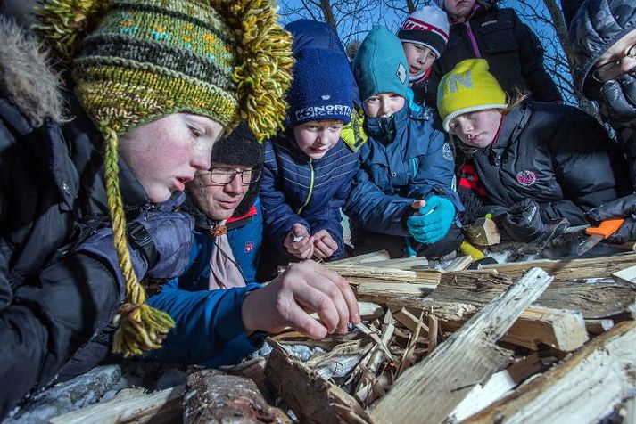 Slöngubátarennsli, kyndlagerð, hópeflisleikir, bogfimi, klifur og sig eru á meðal hluta sem reykvískir skátar skemmtu sér við á Úlfljótsvatni um nýliðna helgi.
