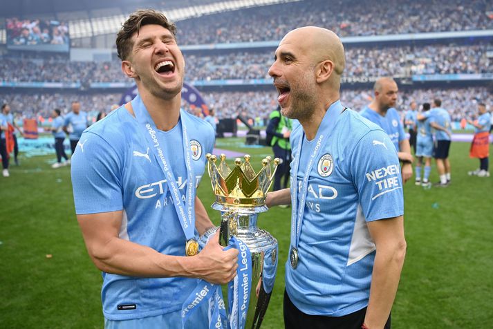  John Stones og Pep Guardiola þekkja þá tilfinningu vel að verða enskur meistari.