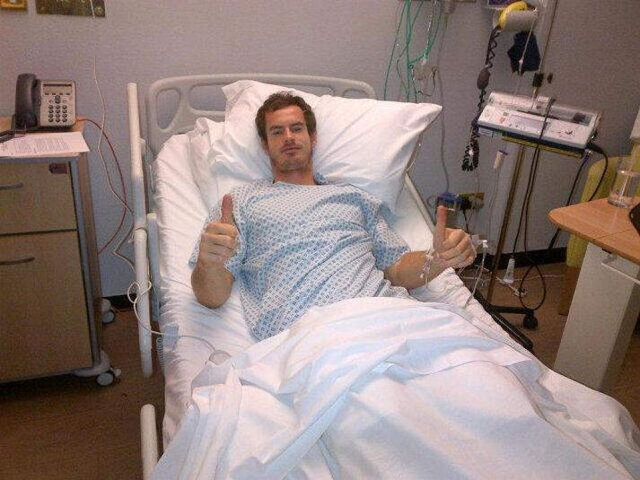 Andy Murray með þumlana á lofti.