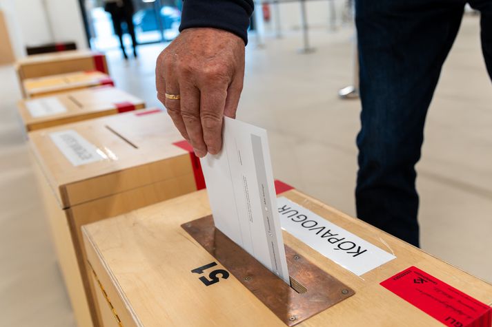 Margir hafa lagt leið sína til sýslumannsins á höfuðborgarsvæðinu til að skila sínu atkvæði fyrir komandi sveitarstjórnarkosningar. 
