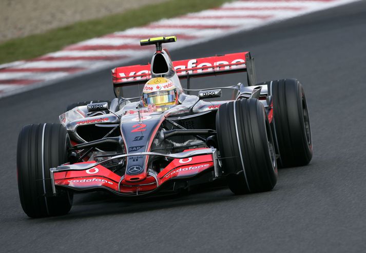 Bretinn Lewis Hamilton á McLaren var rétt á undan Felipe Massa frá Brasilíu á seinni æfingu í Malasíu í nótt.