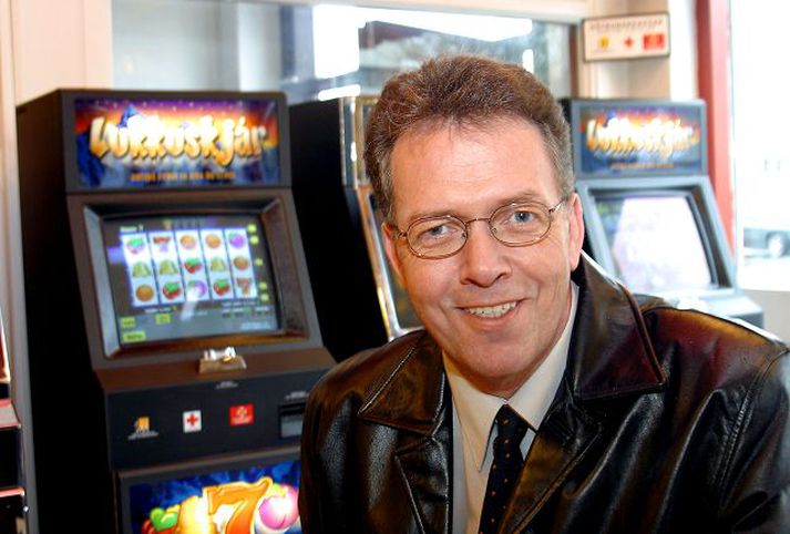 Júlíus Þór Júlíusson segir samband milli skafmiða og spilafíknar og að mjög ung börn kaupi skafmiða í stórum stíl.