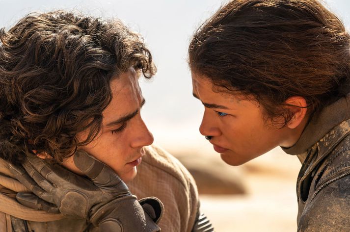 Timothée Chalamet og Zendaya leika persónur í Dune: Part 2 sem feta þurfa slóða ástarinnar annars vegar og baráttu við hið illa hins vegar.