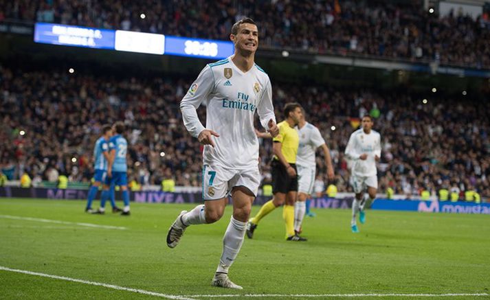 Cristiano Ronaldo fagnar marki sínu.
