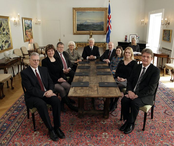 Ríkisstjórnin eins og hún lítur út í dag, ásamt forseta Íslands. .