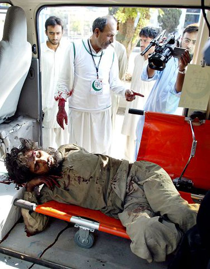 Einn af þeim sem lét lífið í átökum á milli pakistanskra hermanna og heit­trúaðra múslíma við Rauðu moskuna í Islamabad, höfuðborg Pakistans, í fyrradag.