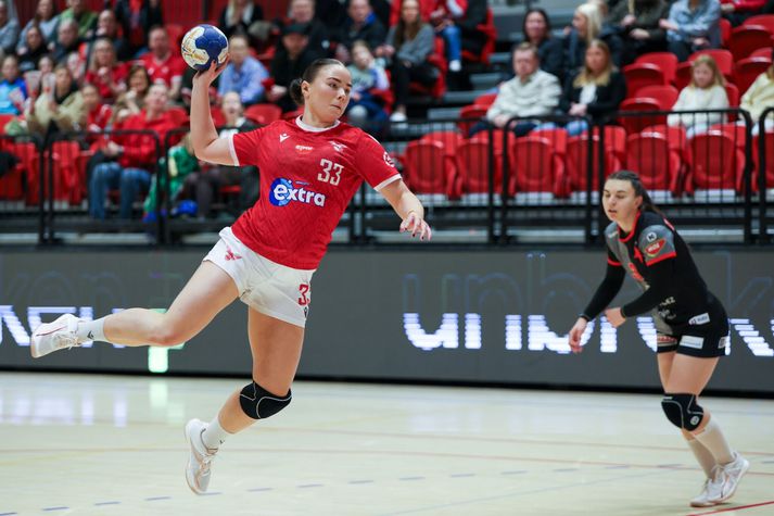 Elín Rósa Magnúsdóttir er lykilleikmaður í liði Vals sem stefnir á Evrópubikartitil. Fyrst þarf þó að vinna undanúrslitaeinvígið á morgun. 