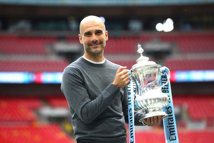 Pep Guardiola hefur varla gert annað en að lyfta bikurum síðan hann kom til Englands