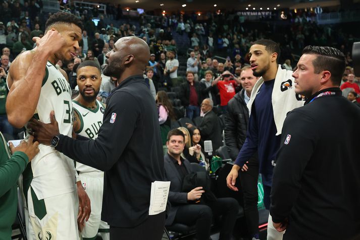 Giannis Antetokounmpo var illur eftir leikinn gegn Indiana Pacers þrátt fyrir að hafa sett stigamet í leiknum.