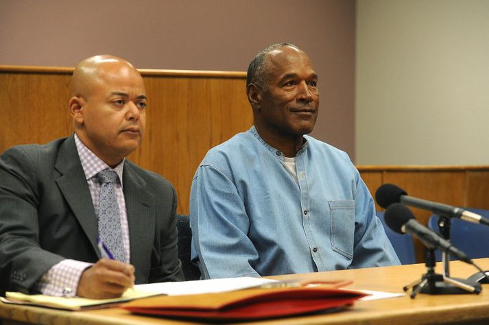 O.J. Simpson var ánægður með úrskurð nefndarinnar en hann verður líklega látinn laus í október.