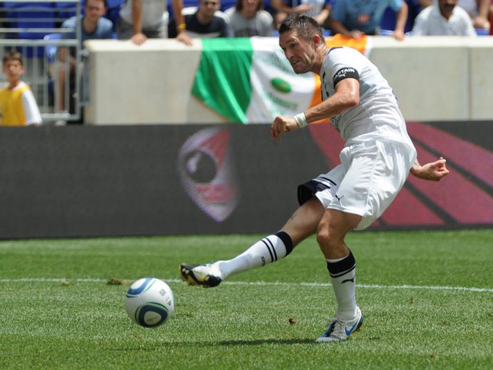 Robbie Keane skorar markið sitt á móti Sporting Lissabon.