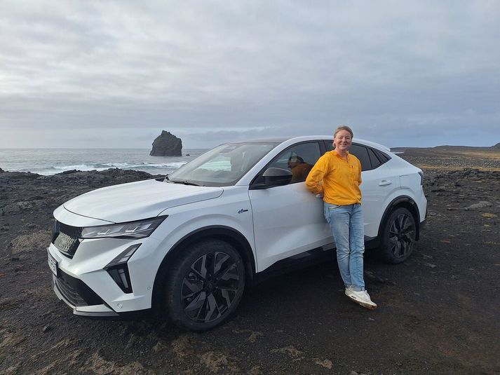 Það sem er sniðugt við Hybrid bíla er að þeir brúa bilið milli hefðbundins eldsneytis og rafmagns þ.e bensínvélin tryggir að ég verð ekki strandaglópur uppi á heiði.