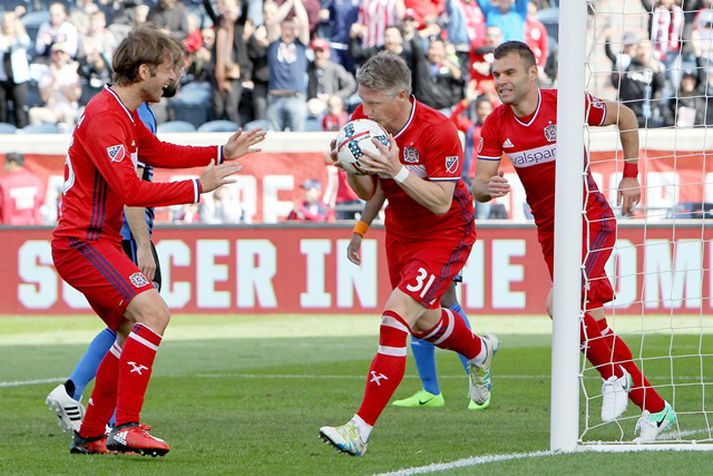 Schweinsteiger fagnar marki sínu.