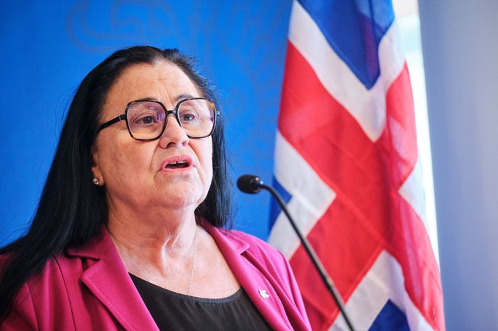 Inga Sæland félags- og húsnæðismálaráðherra, segir að með breytingunum sé stigið sanngjarnt og málefnalegt skref í átt að nútímalegri löggjöf um gæludýrahald. Tekið verði mið af því hvernig fólk búi og lifi og að fólki verði treyst til að axla ábyrgð.
