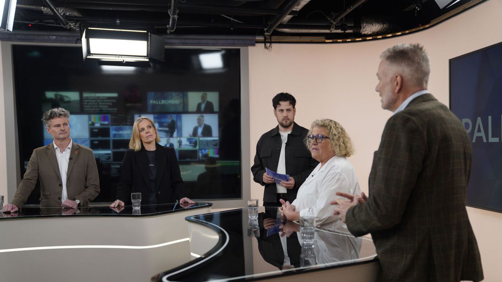 Ó­birt svör og starfs­lokin tekin fyrir