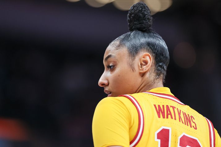 JuJu Watkins byrjaði háskólaferil sinn frábærlega með USC en missir af þessu tímabili vegna meiðsla.