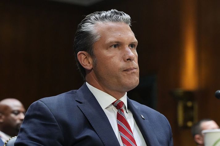Pete Hegseth, varnarmálaráðherra, deildi mjög við þingmenn á fundi í gær en hann sagði þá að stríðið gegn Íran hefði kostað Bandaríkin um það bil 37,5 milljarða dala og ráðuneytið þyrfti tuga milljarða dala aukafjárveitingu.