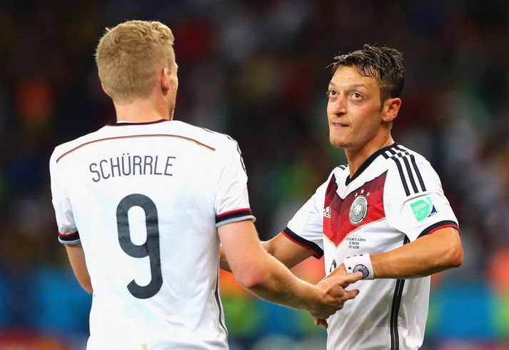André Schürrle og Mesut Özil skoruðu mörk Þjóðverja í gær.