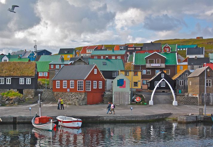 Samsteypustjórn fjögurra hægri- og miðjuflokka er nú við stjórn í Færeyjum.