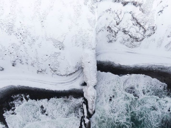 Atvinnusókn á landsbyggðinni hefur breyst og fólk sækir í meiri mæli vinnu milli bæjarfélaga. Þessi samfélagsbreyting kallar á aukna þjónustu við vegakerfið.